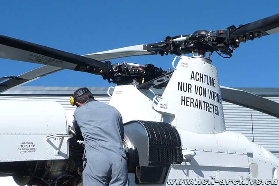 Nella foto si possono vedere le teste dei due rotori del Kaman K-1200 K-MAX (M. Bazzani)