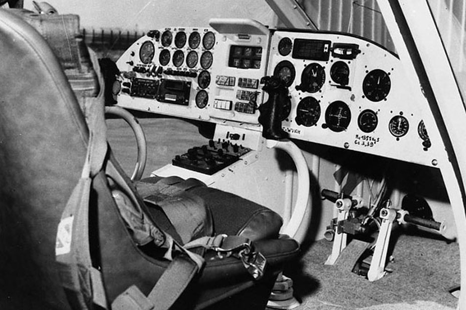 The instrument panel installed on the prototype. On the left side the instruments installed during the test flights (archive B. Certain)