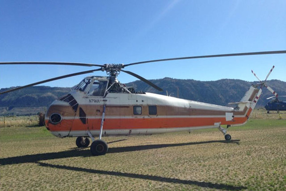 Il Sikorsky CH-34C N79AR fu costruito nel 1957 e oggi viene utilizzato per asciugare i frutteti (web - ADF Helicopters)