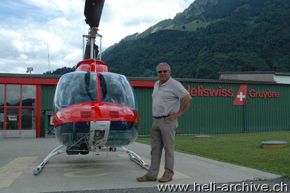 June 2009 - Ernest Devaud at the airport of Gruyères beside a Jet Ranger
