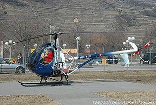Sion/VS, marzo 2006 - Lo Schweizer 300C HB-XJP in servizio con la Swift Copters SA (N. Däpp)