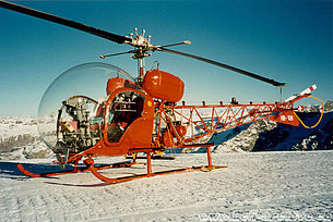 Piz Corvatsch/GR, febbraio 1992 - L'Agusta-Bell 47G3B-1 HB-XIH in servizio con la Heli Bernina AG (M. Bazzani)