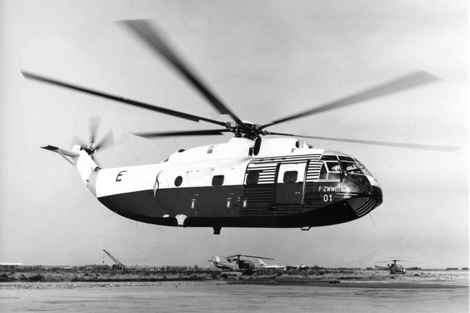Luglio 1963 - L'SA 321 Super Frelon F-ZWWE appositamente modificato per i record di velocità (© Airbus Helicopters)