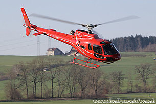 Beromünster/LU, aprile 2018 - L'AS 350B2 Ecureuil HB-ZPF in servizio con la Airport Helicopter AG (M. Ceresa)