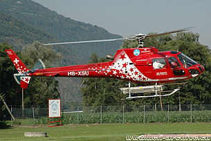 Raron/VS, July 2004 - The AS 350B2 Ecureuil HB-XSU in service with Air Zermatt (K. Albisser)