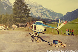 Alpi svizzere, 1977 - Lo Hughes 500C HB-XGC in servizio con la Fuchs Helikopter (famiglia Kolesnik)