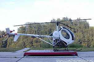 Schindellegi/SZ, giugno 2005 - Lo Schweizer 300C HB-ZCO in servizio con la Fuchs-Bamert Robert (M. Bazzani)