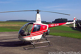 Pfannau/LU, agosto 2001 - Il Robinson R-22 Beta HB-XJH di Baur Urs (K. Albisser)