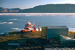 Groenlandia, maggio 1976 - Il Bell 206A/B Jet Ranger II HB-XCF in servizio con la Heliswiss (archivio S. Refondini)