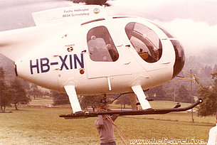Agosto 1979 - Lo Hughes 500D HB-XIN in servizio con Robert Fuchs (archivio D. Vogt)