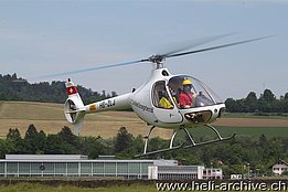 Belp/BE, giugno 2013 - L'elicottero Guimbal Cabrì G2 HB-ZLJ in servizio con la Swiss Helicopter (O. Colombi)