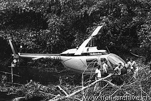 Suriname, febbraio 1971 - Il Bell 206A Jet Ranger HB-XDD in servizio con la Heliswiss (HAB)