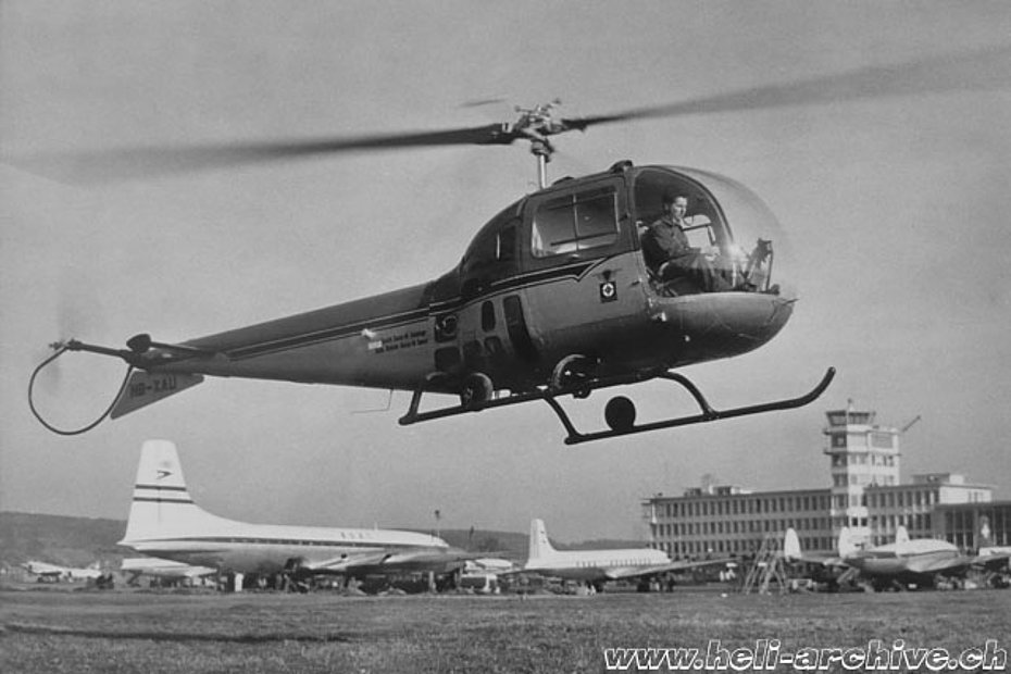 Zurich airport, March 1957 - Oswald Matti at the controls of the Bell 47J Ranger HB-XAU (O. Matti)
