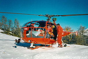 Monti di Lodrino/TI, dicembre 1989 - L'SA 319B Alouette III HB-XRJ in servizio con la Rega (P. Menucelli)