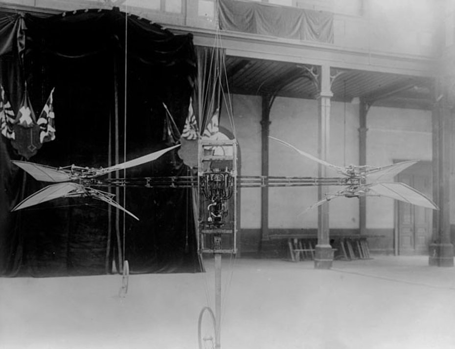 The helicopter model built by the Dufaux brothers photographed in April 1905 during the first indoor trials (HMB)