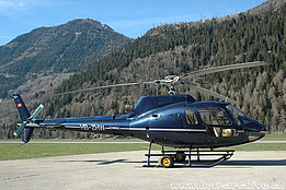 Ambrì/TI, maggio 2005 - L'AS 350BA Ecureuil HB-ZHW della PT-Aviation Service GmbH (M. Bazzani)