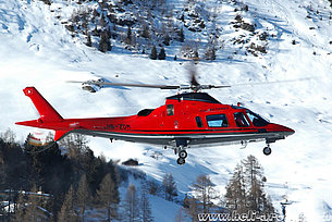 Davos/GR, gennaio 2008 - L'Agusta A109E Power HB-ZDM in servizio con la Heli-Bernina AG (K. Albisser)