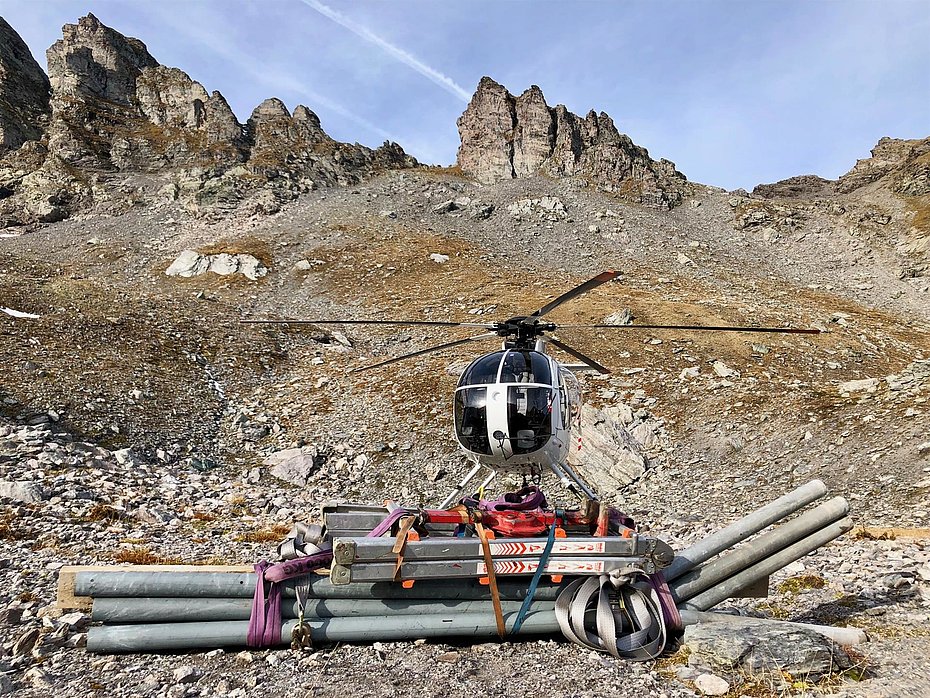 Swiss Alps - The Hughes 500D HB-ZRL in service with Heli-Tamina GmbH 