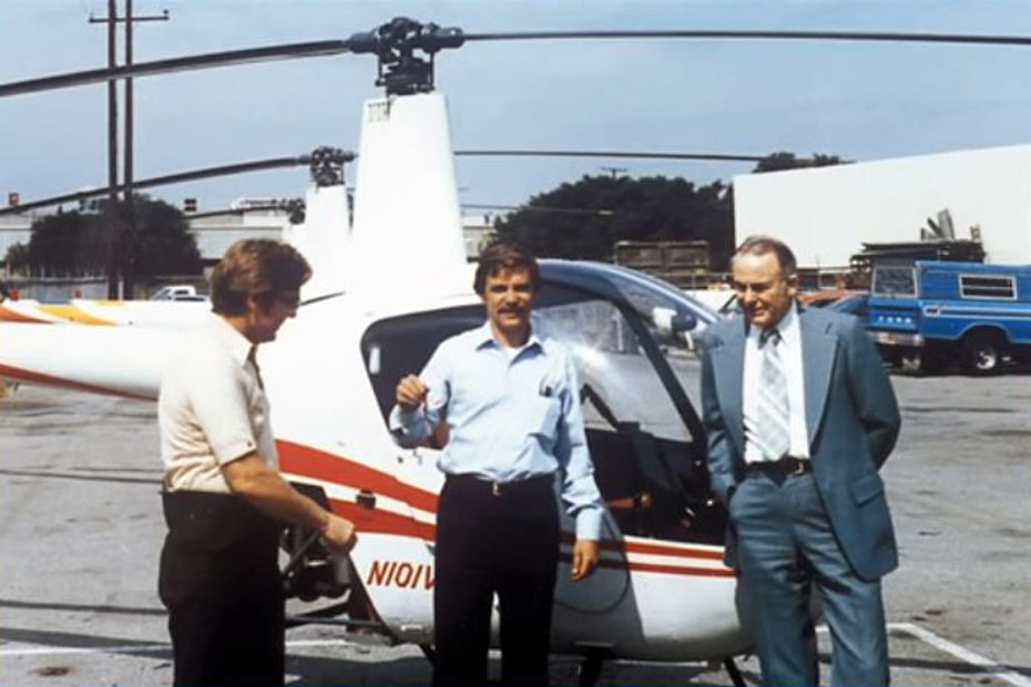 October 1979 - Tim Tucker (centre) president of Pacific Wing & Rotor Inc. receives the keys of the Robinson 22 N101WR s/n 3 (RHC)