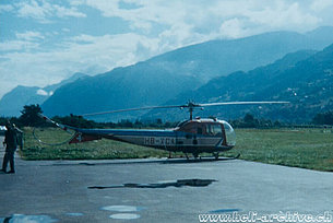 Sion/VS, fine anni Sessanta - L'Agusta-Bell 47J3B-1 HB-XCA con la GASS (archivio Air Glaciers)