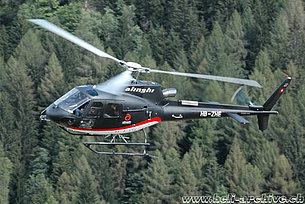 Ambrì/TI, August 2007 - The AS 350B3 Ecureuil HB-ZHE in service with Tarmac-Aviation (K. Albisser)