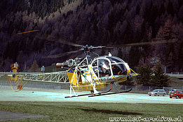 Ambrì/TI, aprile 2004 - L'SA 315B Lama HB-XMC in servizio con la Heli Rezia (M. Bazzani)