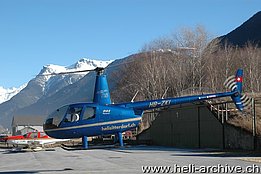 Raron/VS, febbraio 2011 - Il Robinson R-44 Raven II HB-ZKI in servizio con la Mountain Flyers 80 Ltd (M. Bazzani)