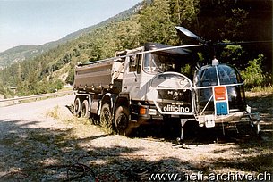 Osco-Polmengo/TI, autunno 1996 - Incredibile collisione tra un autocarro e l'elicottero SA 315B Lama HB-XGG della Eliticino (HAB)