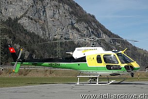 Erstfeld/UR, marzo 2013 - L'AS 350B3 Ecureuil HB-ZHA in servizio con la Swiss Helicopter - ex-Heli-Gotthard (M. Bazzani)