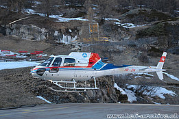 Zermatt/VS, febbraio 2011 - L'AS 350B3 Ecureuil HB-ZIA in servizio con Air Zermatt (M. Bazzani)