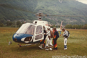 Bellinzona/TI, May 1985 - The AS 350B Ecureuil HB-XLU in service with Air Grischa (L. Gaggetta)