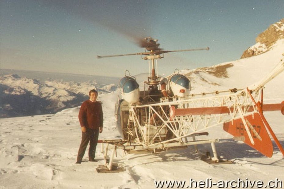 April 1971 - Mountain landings with the Agusta-Bell 47G3B-1 HB-XBZ