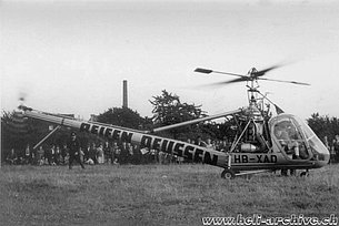 L'Hiller UH-12A HB-XAD della Air Import fotografato in Germania nei primi anni '50 durante una serie di voli pubblicitari (archivio M. Kramer)