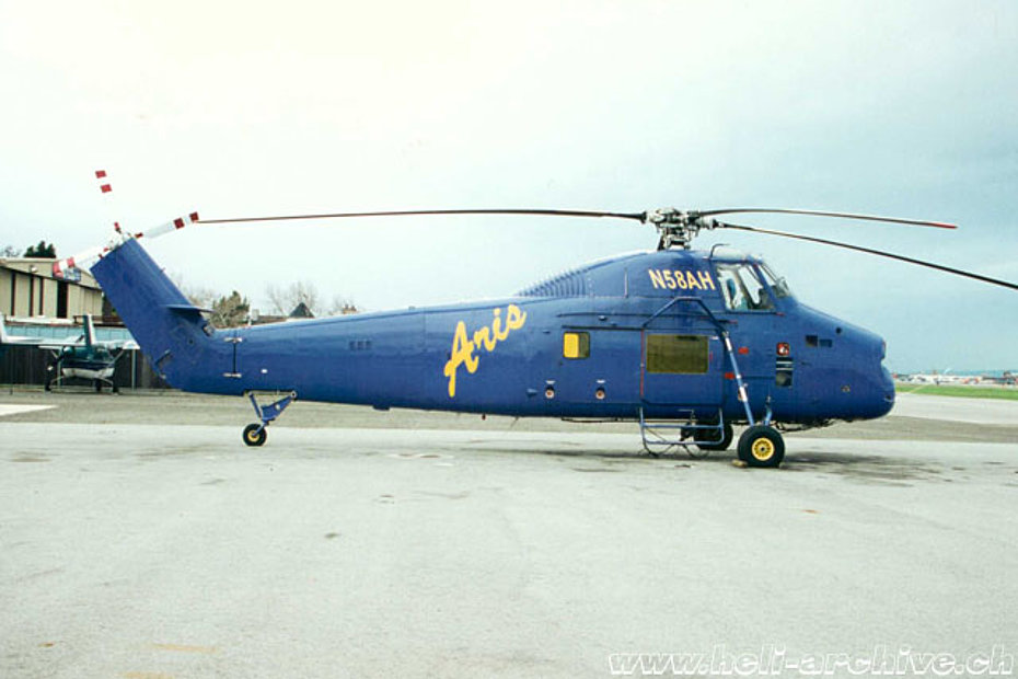 San José - California, febbraio 2001 - L'S-58T N58AH (ex HB-XDT) con la nuova colorazione della Aris Helicopter (M. Mau)