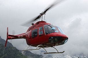 Monti di Lodrino/TI, giugno 2020 - Il Bell 206A/B Jet Ranger II HB-ZAL in servizio con la Karen (M. Ceresa)