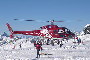 Plateau Rosa (3'480 m/sm)/VS, gennaio 2012 - L'AS 350B2 Ecureuil HB-ZCC della Air Zermatt (M. Bazzani)