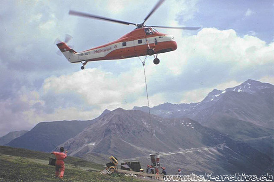 1970s - Transportation of concrete in the Swiss Alps with the Sikorsky S-58T HB-XDT (JB Schmid)