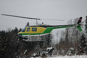 Pfaffnau/LU, febbraio 2005 - Il Bell 206B Jet Ranger III HB-XSI in servizio con la Heliswiss (K. Albisser)