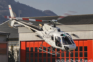 Locarno airport/TI, February 2021 - The AS 350B3e Ecureuil HB-ZVY in service with Tarmac Aviation (M. Ceresa)