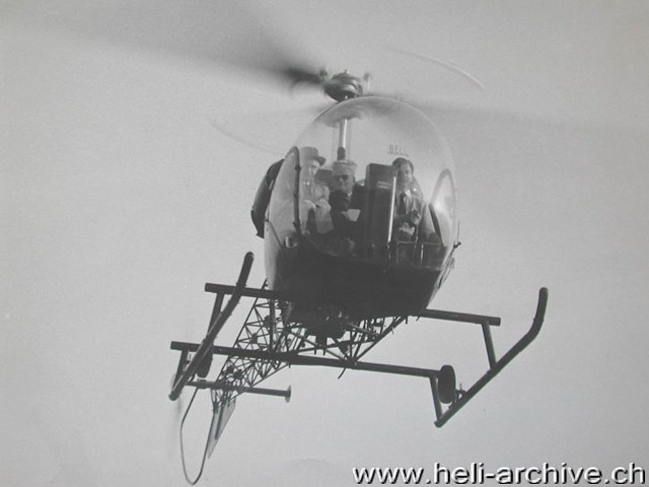 Belp-Bern airport/BE, October 1953 - Raymond Gerber in flight with the Bell 47G HB-XAG (HAB)