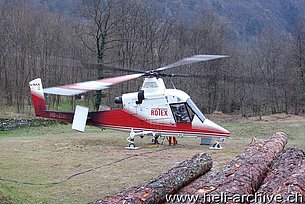 Ticino, novembre 2007 - Il Kaman K-1200 K-Max HB-ZIH in servizio con la Rotex (O. Colombi)