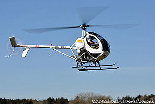 Gruyères/FR, marzo 2014 - Lo Schweizer 300C HB-XFQ in servizio con la Swiss Helicopter AG (K. Albisser)