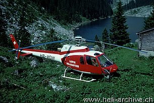 L'AS 350B Ecureuil HB-XGW in servizio con la Linth Helikopter (archivio A. Ackermann)