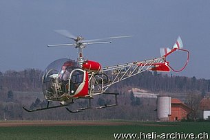 Belp/BE, aprile 1977 - Il Bell 47G2 HB-XFB in servizio con la Heliswiss (A. Heumann - www.swissandmore.de)