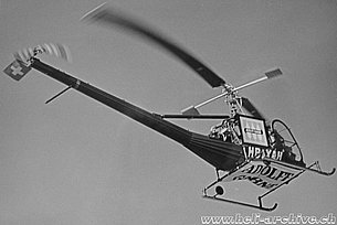 Anni Cinquanta - L'Hiller UH-12B HB-XAH in servizio con la Air Import usato per voli pubblicitari (HAB)