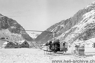 Gennaio 1958 – L’Agusta-Bell 47G2 HB-XAO in servizio con la Heliswiss fotografato ad Andermatt/UR (archivio M. Kramer)