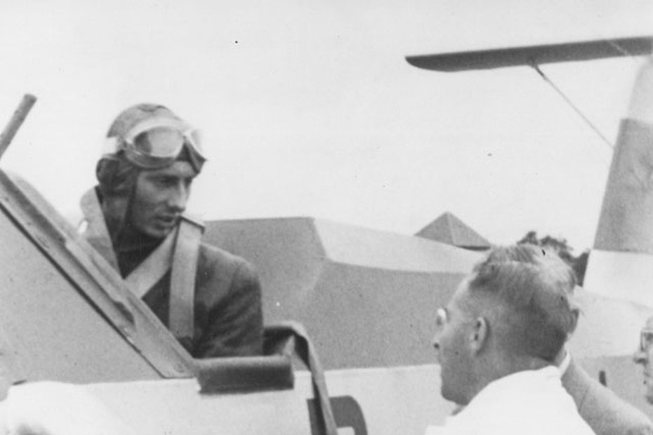Carl Bode ai comandi del FW-61, il precursore del moderno elicottero (archivio famiglia Bode)