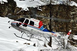 Zermatt/VS, marzo 2009 - L'AS 350B3 Ecureuil HB-ZGI temporaneamente in servizio con la Air Zermatt (H. Zurniwen)