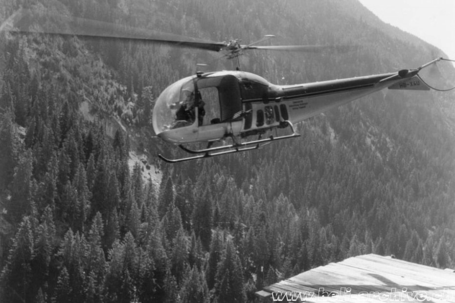 The Bell 47J Ranger HB-XAU engaged in the transportation of building material in the almost inaccessible valley of Massa (HAB)