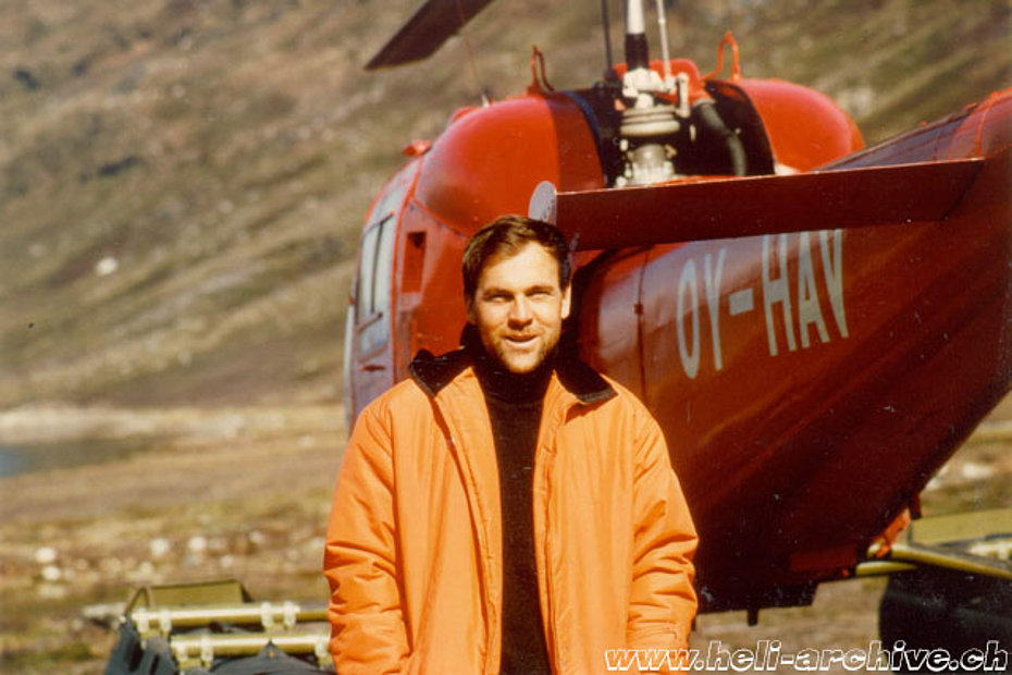 Greenland 1967 - Fernand Cardinaux photographed near the Agusta-Bell 47J Ranger OY-HAV employed for supply flights (archive M. Burkhard)